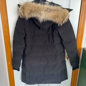 Canada Goose Shelburne Parka. Size M. Like new!!